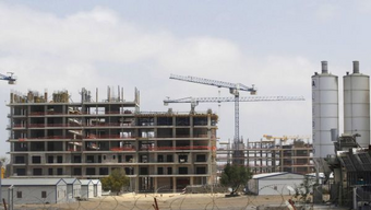 ČSÚ: Průmysl i stavebnictví roste