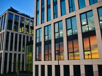 Pražský kancelářský trh se rozpaluje: Rekordní poptávka a historicky nízká výstavba