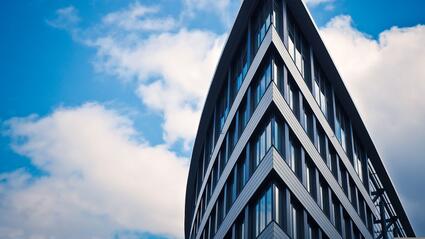 Jak se mění investiční strategie v komerčních nemovitostech – a co to znamená pro firmy