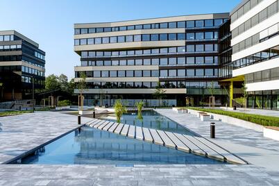 Společnosti pbb a Helaba poskytly střednědobé úvěrové financování v celkové výši 4,5 miliardy Kč pro pražský kancelářský projekt DOCK IN skupiny Crestyl
