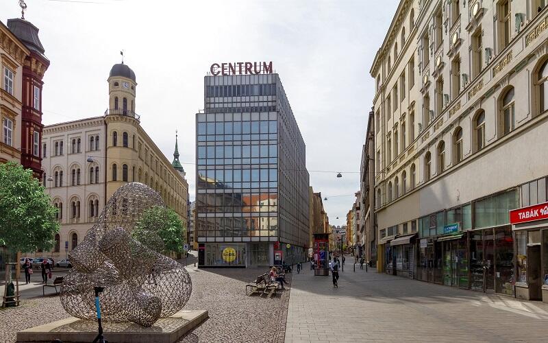 V centru Brna otevřela první dvoupatrová prodejna Lidlu