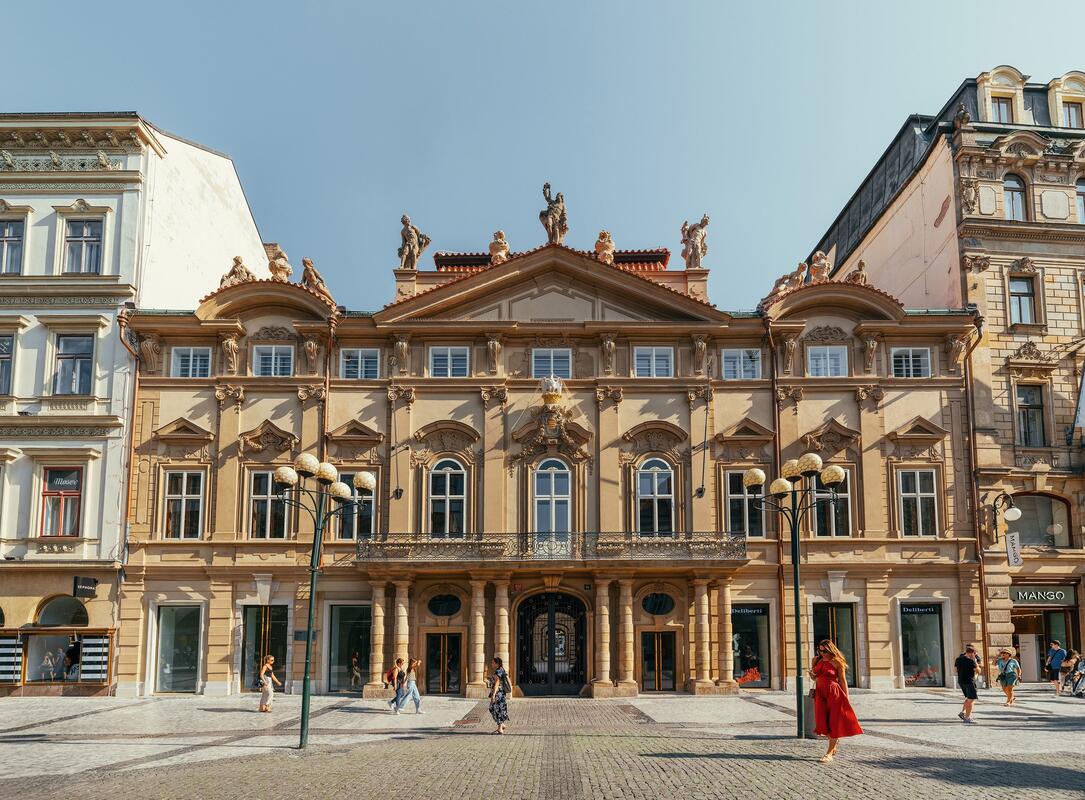 Palác Savarin je po pečlivé rekonstrukci. V nejcennějších historických prostorách už nebude kasino