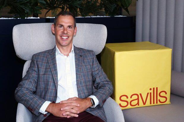 Savills posiluje tým investic do komerčních nemovitostí strategickými novými posilami