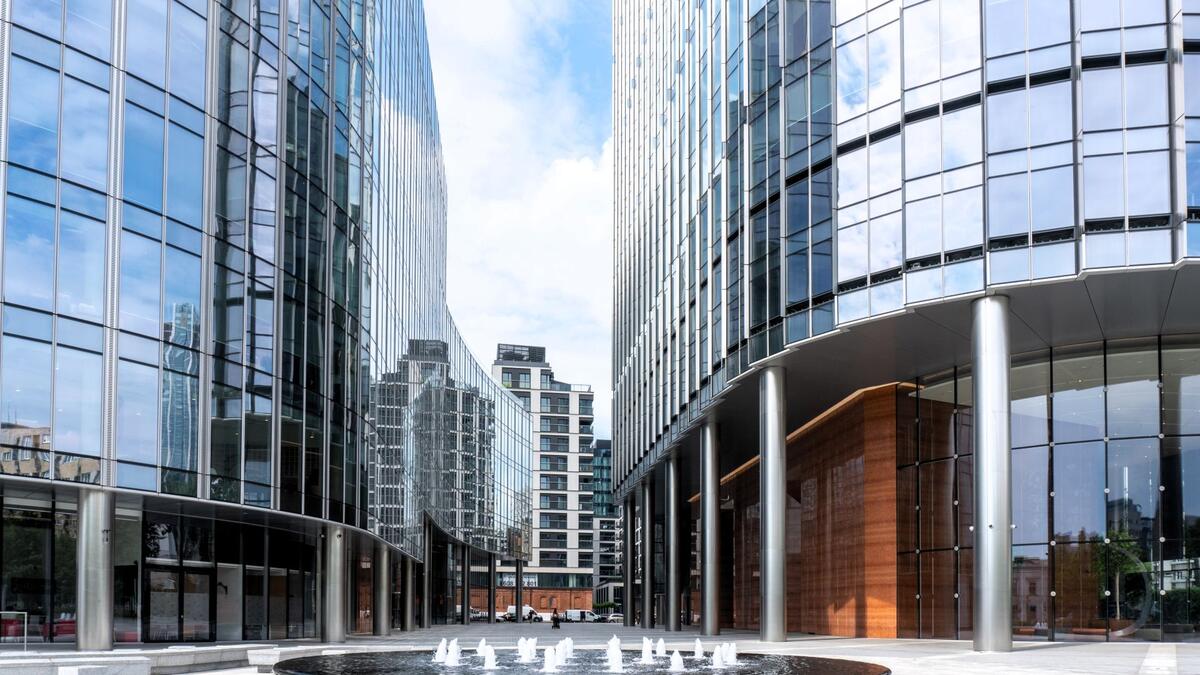 Česko zůstává bezpečným přístavem, tuzemští investoři zamířili do Polska