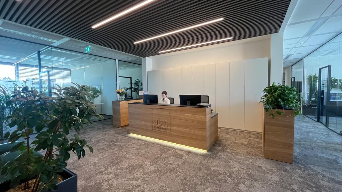 UBM se vrací ke kořenům: po více než 25 letech znovu sídlí na Smíchově