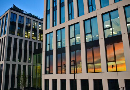 Pražský kancelářský trh se rozpaluje: Rekordní poptávka a historicky nízká výstavba