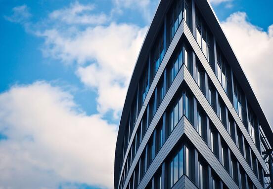 Jak se mění investiční strategie v komerčních nemovitostech – a co to znamená pro firmy