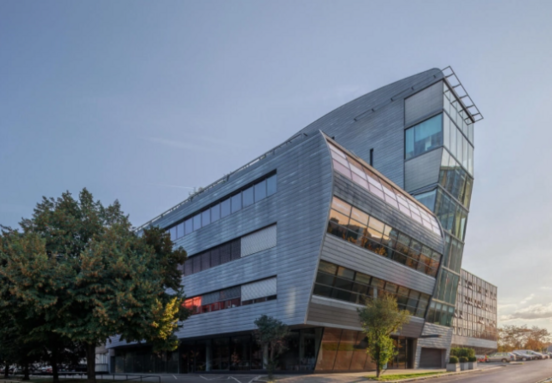 Objevte udržitelné kancelářské prostory v Praze: Budovy s certifikací BREEAM pro vaše podnikání