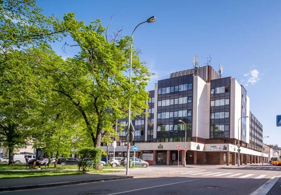 Kancelář k pronájmu 2 500 m² - Hradec Králové | Kanceláře Nerudova