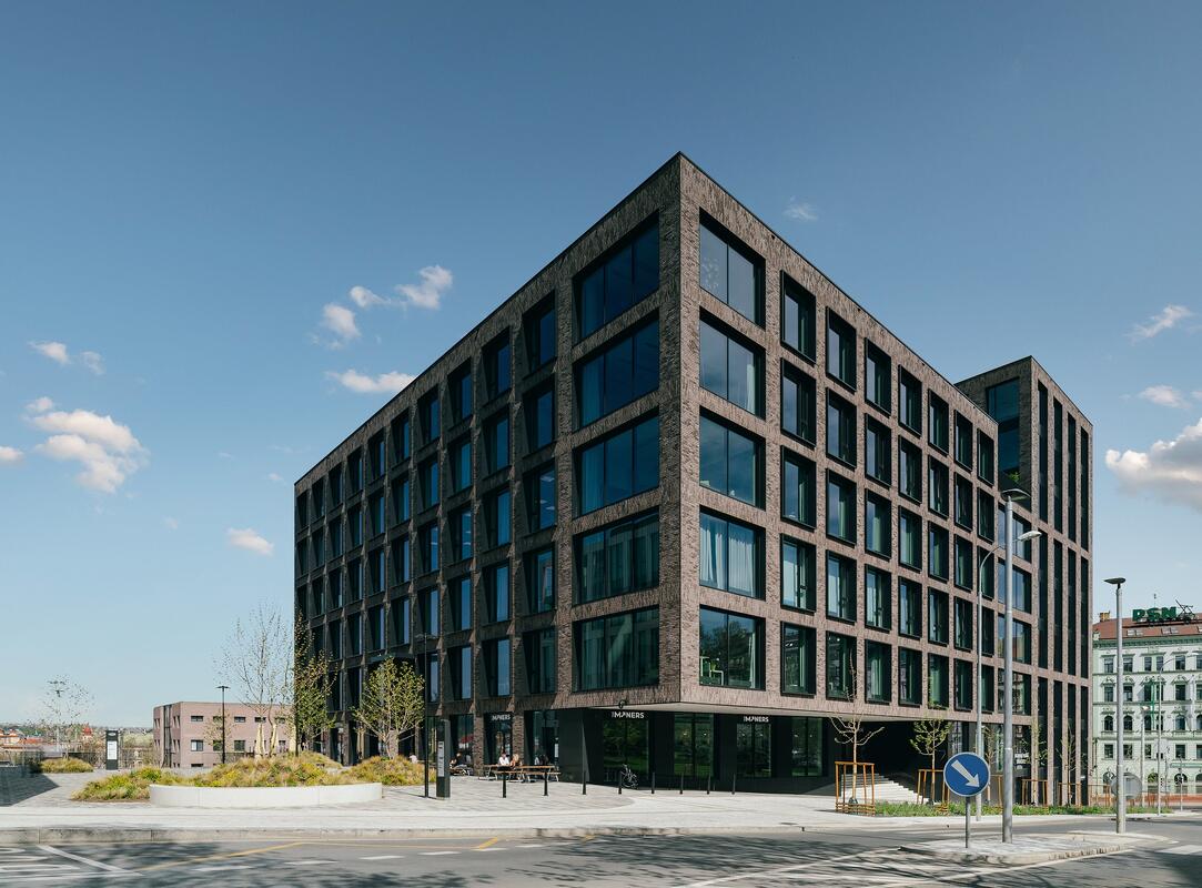 Kancelářský komplex Churchill Square přivítal nového nájemce, společnost Red Bull
